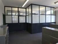 Bürotrennwand mit Glas- und Blechfüllung
