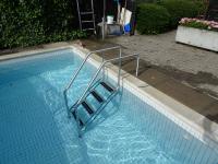 Schwimmbadtreppe aus Chromstahl